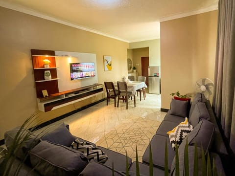 Communal lounge/ TV room, TV and multimedia, Living room, Photo of the whole room, Seating area, Dining area, Evening entertainment