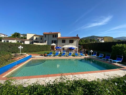 Property building, Spring, Day, Natural landscape, Mountain view, Pool view, Swimming pool, Swimming pool, sunbed