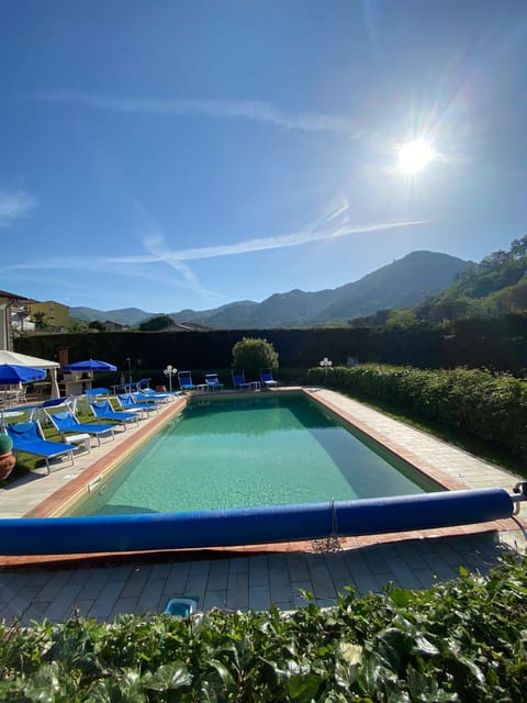 Villa con piscina tra Versilia e Cinque Terre Chalet in Carrara