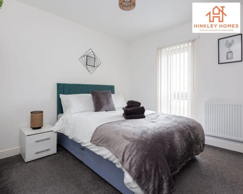 Newbuild 4bed - City Centre - Free secure parking! By Hinkley Homes Short Lets & Serviced Accommodation Apartment in Liverpool