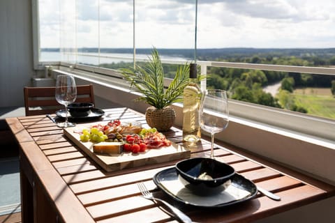 Summer, View (from property/room), View (from property/room), Balcony/Terrace, Balcony/Terrace, Dining area, Food, Food, Sea view, Sea view