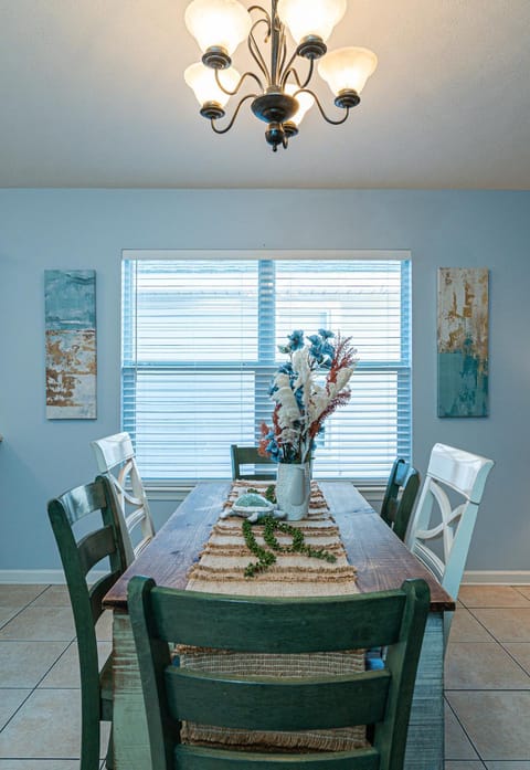 PALM COVE VACATION HOME- One level, Community pool, Pet Friendly Haus in Panama City Beach