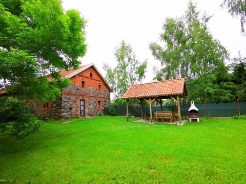 Toilet, Property building, BBQ facilities, Garden, Balcony/Terrace, Seating area, Garden view