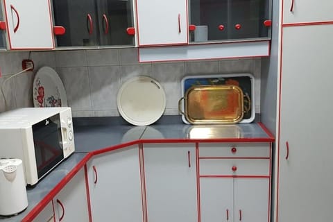 Kitchen or kitchenette, Communal kitchen