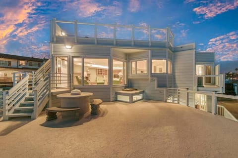 Oceanfront 4 bedroom villa w/ 2 masters and views Villa in Encinitas