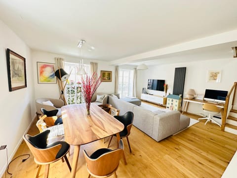 Living room, Photo of the whole room, Dining area