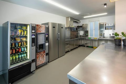 Kitchen or kitchenette, Food and drinks, Food, minibar