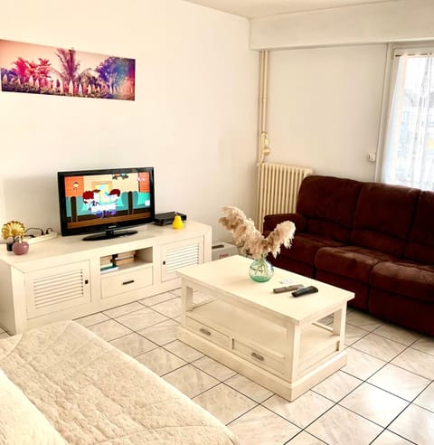 Communal lounge/ TV room, TV and multimedia, Living room