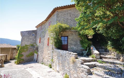 Cozy Home In Bonnieux With Kitchen Condo in Bonnieux