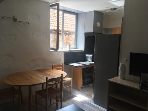 Dining area, kitchen