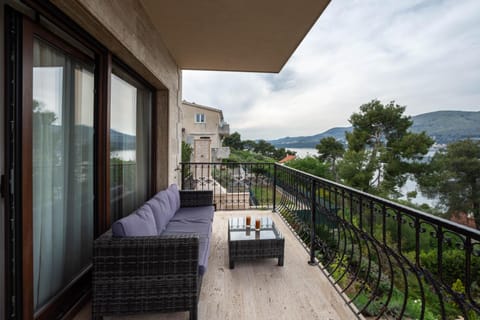 Villa Sunset Apartments Condo in Okrug Gornji