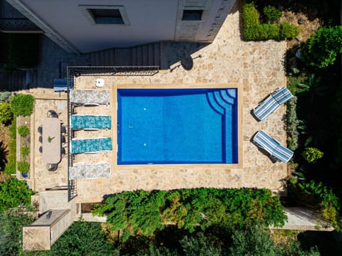 Pool view, Swimming pool, sunbed