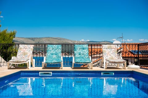 Pool view, Swimming pool, sunbed