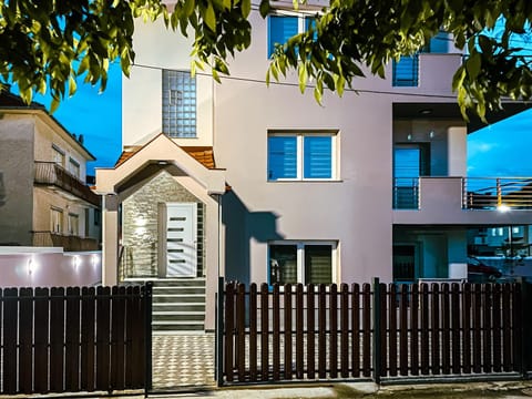 Property building, Facade/entrance