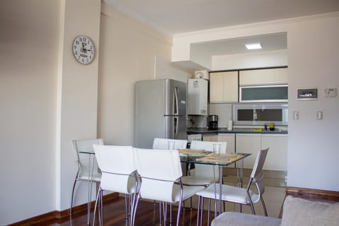 Kitchen or kitchenette, Dining area, minibar, pet friendly, stove