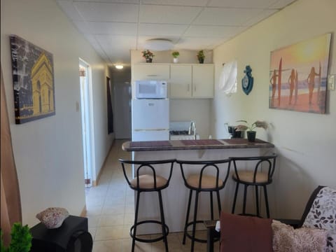 Kitchen or kitchenette, Dining area, minibar, oven, pet friendly, stove