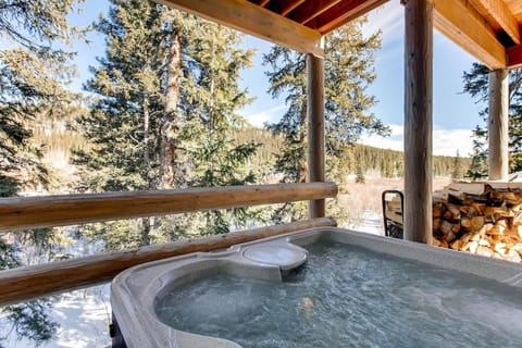 Beautiful Custom Log Cabin with Mountain Views, Pool Table & Hot Tub - The Claim House in Park County