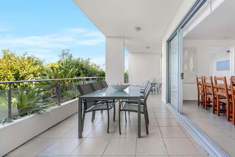 1 Alpha - Lovely and Spacious 3 bed apartment all on one level lift pool air con garden outlook Apartment in Sunrise Beach