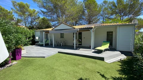 Property building, Patio, Garden view, sunbed