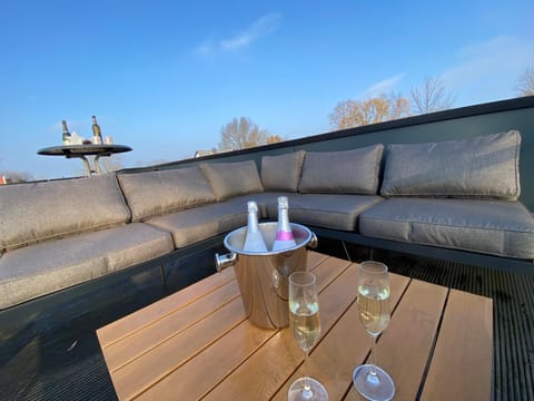 GREEN VILLA in bester Lage - Dachterrasse mit Meerblick - großer eingezäunter Garten - kinderfreundlich - Hunde inklusive - 4 Sterne Resort - direkt am Strand - Pool inklusive House in Biddinghuizen