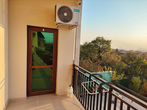 APEX Rest house of 10 rooms and pool Bed and Breakfast in Yerevan