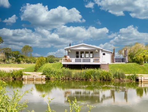 Choller Lake Lodges - Primrose Cabin With Private Hot Tub House in Arun District