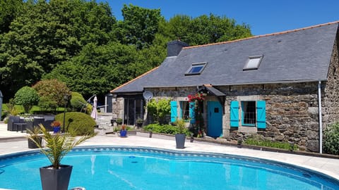 Property building, Pool view, Swimming pool