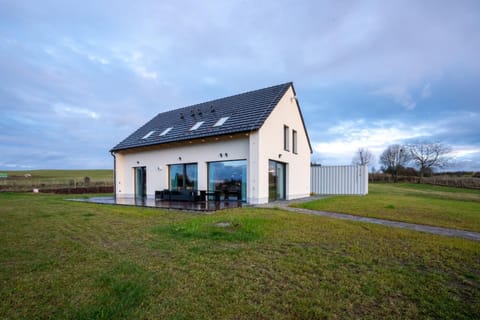 Property building, Day, Natural landscape, Garden, Garden view