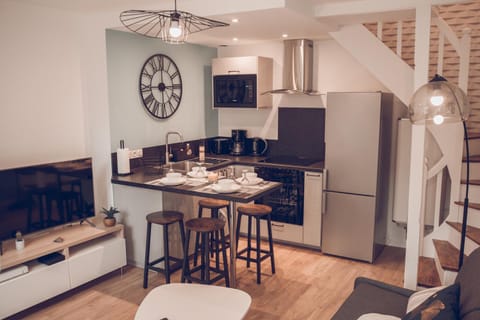 Kitchen or kitchenette, Living room, Dining area