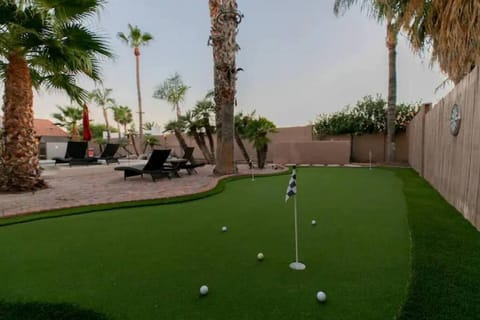 Best Location in Scottsdale, 8 Bedroom House, Heated Pool, Spa, Game room, BBQ, Putting Green Haus in Scottsdale
