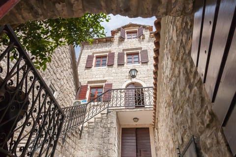 Property building, Facade/entrance