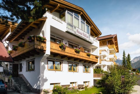 Haus Rätia Condominio in Serfaus