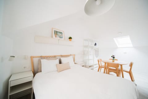 Bed, Seating area, Dining area, Bedroom