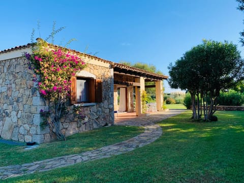 Property building, Facade/entrance, Garden