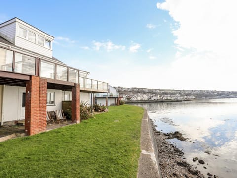 The Summerhouse House in Llanddaniel Fab