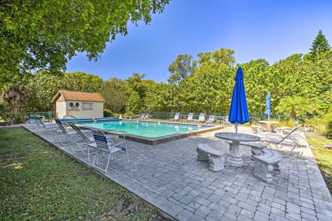 Coastal Condo with Pool Access Less Than 1 Mi to Beach! Apartment in Sanibel Island