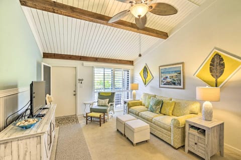 Coastal Condo with Pool Access Less Than 1 Mi to Beach! Condo in Sanibel Island