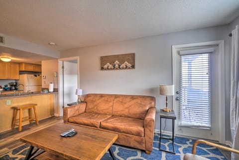 Mountaintop Gatlinburg Condo with Community Pool Apartment in Gatlinburg