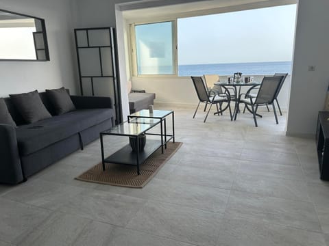 Natural landscape, View (from property/room), Balcony/Terrace, Living room, Seating area, Dining area, Sea view