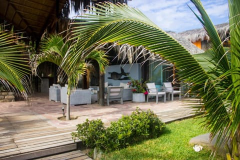 Hoja de Palma Bungalows Hotel in Canoas de Punta Sal