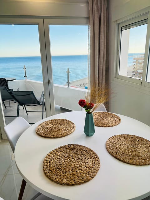 View (from property/room), Balcony/Terrace, Dining area, Sea view