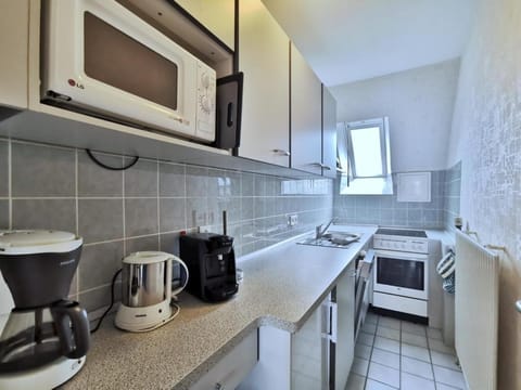 Kitchen or kitchenette, kitchen