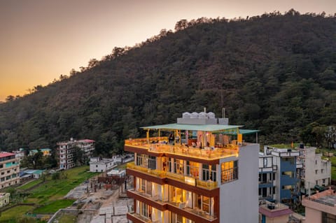 Property building, Day, Natural landscape, View (from property/room), View (from property/room), Mountain view, Mountain view, Sunrise, Sunset