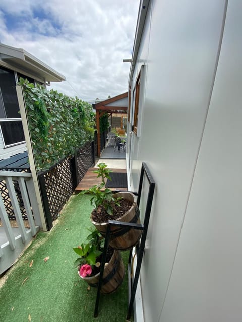 Beautiful tiny house with outdoor area- Only 5 minute walk to the beach! Alojamiento y desayuno in Cape Paterson