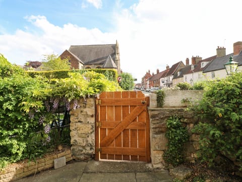 Arch Cottage House in Lincoln