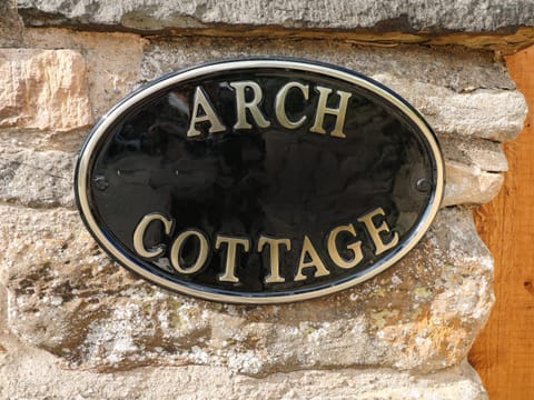 Arch Cottage House in Lincoln