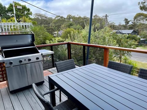 Sails to Sea - 4 Bedroom Pet Friendly Private Pool Maison in Pambula Beach