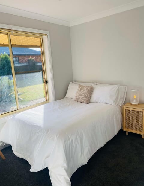 KING BEDS, Family & Pet Friendly, StayDubbo House in Dubbo