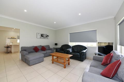 Paradise Beach House - Belle Escapes Jervis Bay House in Saint Georges Basin