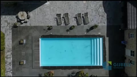 Susberg 3 luxe verblijf met zwembad en sauna Condo in Hamont-Achel